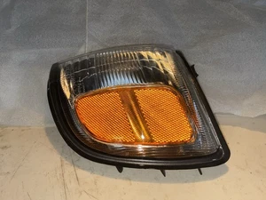 Toyota 4Runner 99-02 Drivers Park Clearance Light Lamp w/ Housing Assembly - Picture 1 of 3