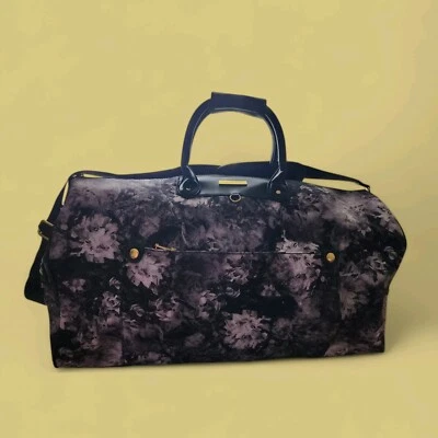 Bolso de viaje de gran tamaño con correa para el hombro cremalleras doradas bolsillos por todas partes  Foto 1 de 4