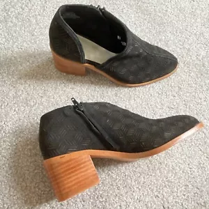 1.State Ankle Boots in Black Suede with Perforations 4.5M - Picture 1 of 10
