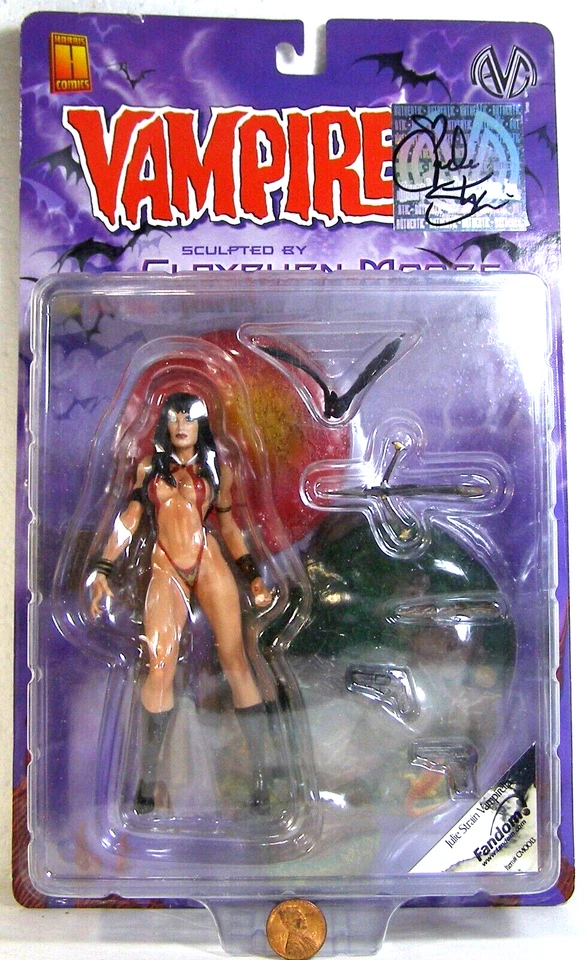 Julie Strain as Vampirella Clayburn Moore Action Figure 2000 Toy NOC T7