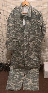 US Military Mechanics Coveralls Men's Medium Universal Camouflage Type III NOS - Picture 1 of 7