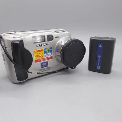 Sony Cybershot DSC-S50 2.1MP Flip Screen Compact Digital Camera Silver Tested - Image 1 of 4