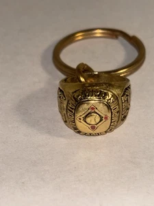 1993 National League League Phillies Champions Souvenir ~ Ring Keychain - Subway - Picture 1 of 19