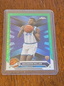 2023-24 Topps Cromo Baloncesto Brandon Miller Verde Logo Refractor RC #127 Casi Nuevo/Muy Nuevo - Imagen 1 de 7