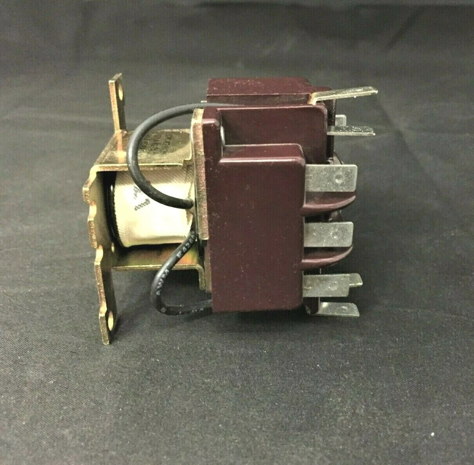(1x) 12A - 120VAC - 3PDT - General Purpose AC Relay - Solenoid Action - 192-902 - Image 1 of 4