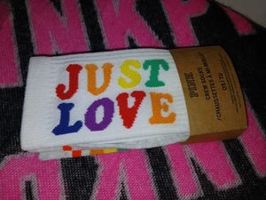 NEU IM PAKET VS PINK CREW-SOCKEN OS RAINBOW LOVE auf weiß - Bild 1 von 4