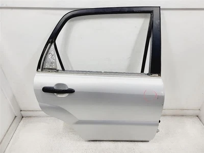 Carcasa puerta derecha pasajero trasero Kia Sportage 2005-2010 2,0 L *abollada* Foto 1 de 4