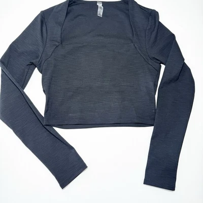 Pullover recortado Beyond Yoga con marco acanalado de brezo negro pequeño HR7882 cuello cuadrado Foto 1 de 4