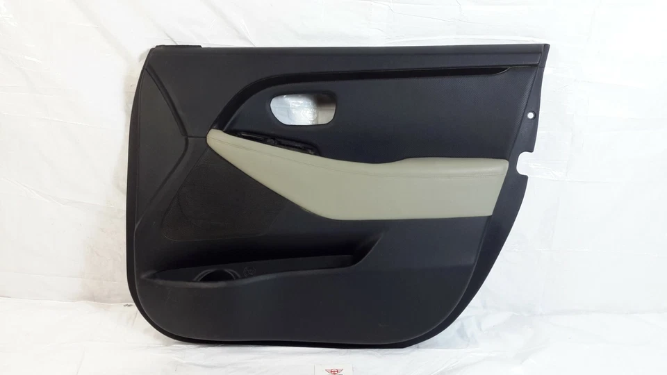 Panel de moldura de puerta interior derecho pasajero Kia Rondo 2014-2016 OEM Foto 1 de 4