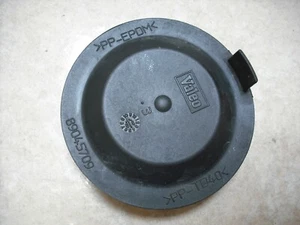 GENUINE VOLVO V70 S60 HEADLIGHT HEADLAMP REAR BULB COVER CAP 2004-2008 89045709 - Picture 1 of 2