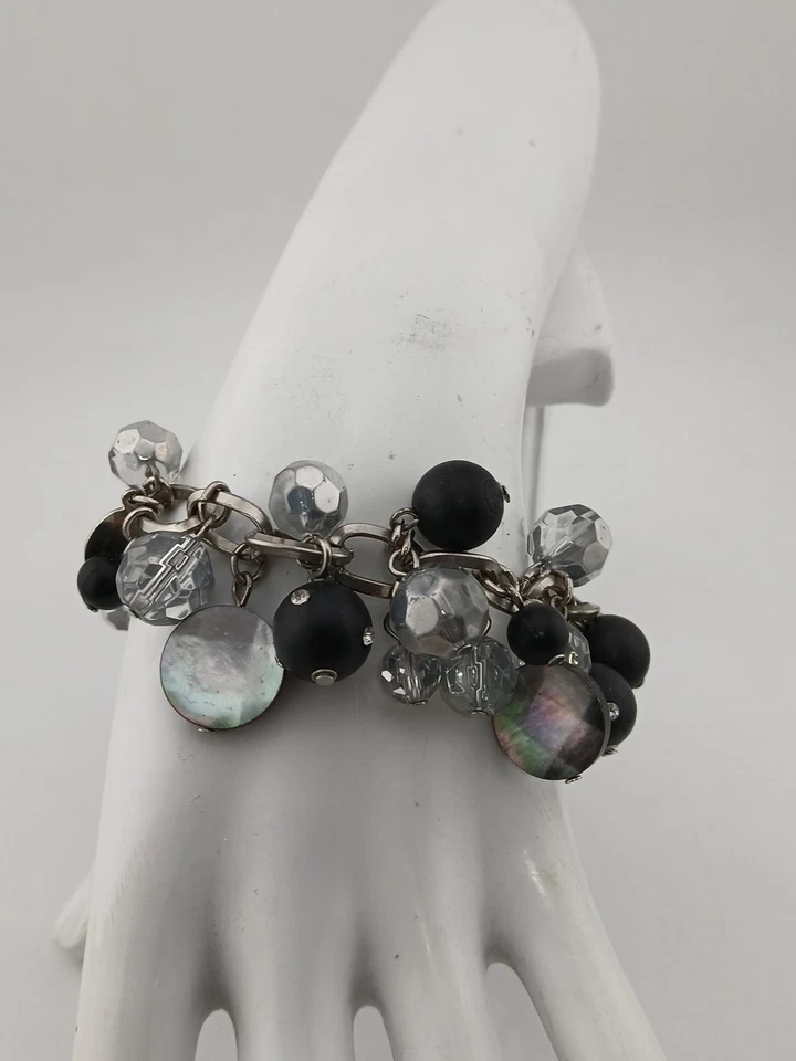 Pulsera WHBM tono plata abulón negro plata y cristales transparentes dijes colgantes Foto 1 de 4