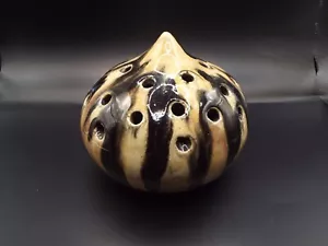 Jarrón de cerámica con flores de rana marrón oscuro y tostado - Imagen 1 de 7