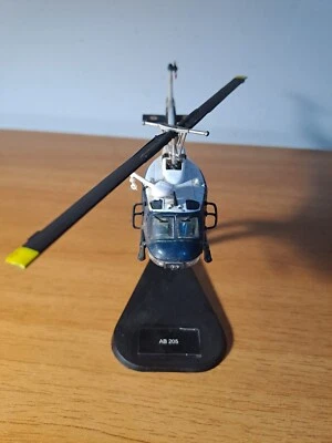 Modellino Auguta-Bell Ab 205 Carabinieri Con Supporto.  - Immagine 1 di 4