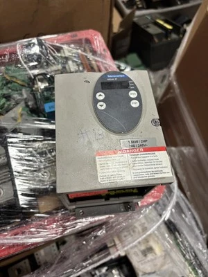 ATV31HU15M2 Telemecanique Schneider 2HP AC Drive Inverter VFD USADO Foto 1 de 3
