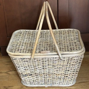 Sturdy Flip Top Bamboo Vintage Picnic Basket in a Warm Tan color good condition - Picture 1 of 7