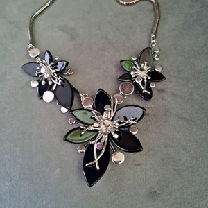 Large Black And Silver Flower Pendant Silver Statement  Necklace - Picture 1 of 12