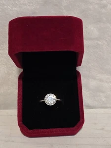 Sterling silver womems ring Sz 7 cubic zirconia round in a bezel set beautiful! - Picture 1 of 3