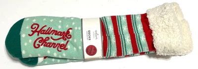 HALLMARK CHANNEL Navidad Zapatilla Calcetines "Es la época más acogedora del año" NUEVO Foto 1 de 4
