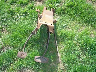 Embrague y pedal de freno para camioneta Ford 1973-79 y Bronco. Foto 1 de 4