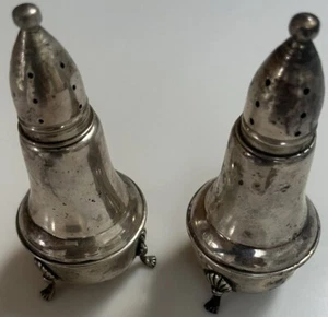 VINTAGE ANTIQUE STERLING SILVER SALT PEPPER SHAKERS WEIGHTED TRI FOOTED 4 1/4” - Picture 1 of 4
