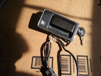  Right Passenger Exterior Outside Door Handle OEM 84-86 300zx Z31 W/LOCK AND KEY - Image 1 of 4