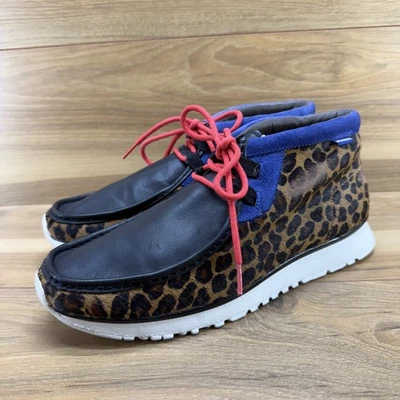 Bota Chukka Atmos X Clarks para Hombres 10.5 Bloques de Color Estampado de Guepardo Tobillo Foto 1 de 4