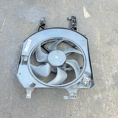 VAUXHALL VIVARO RADIATOR COOLING FAN  8200817125 Renault Traffic PRIMASTAR - Image 1 of 4