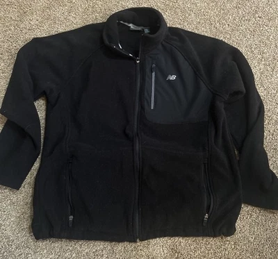 Jaqueta masculina New Balance macia preta microfibra forrada de lã com zíper tamanho P - Imagem 1 de 4