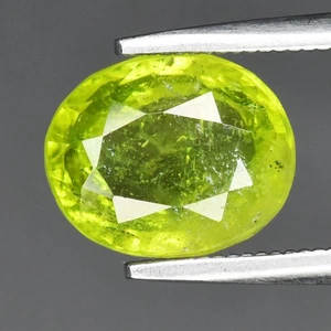 💎 2.41ct 8.7x7.2mm Oval Natural Green Peridot - Untreated, Africa Gemstone - Picture 1 of 4