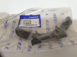 SOPORTE BISAGRA DE PLÁSTICO CON SOLAPA DE COMBUSTIBLE GENUINO VOLVO V70 S60 S80 XC70 XC90 31265160 - Imagen 1 de 4