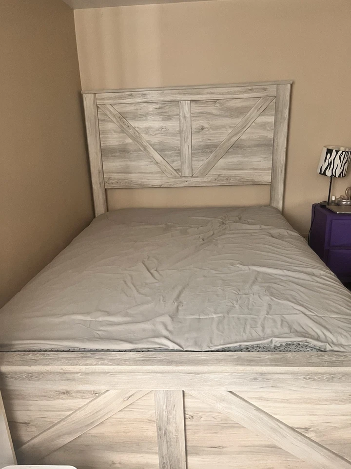 Ashley Furniture Farmhouse Queen - Image 1 of 1