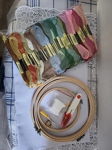 3  Bamboo Embroidery Hoop Vintage Doily Embroidery Floss Bundle Kit Great Lot - Picture 1 of 4