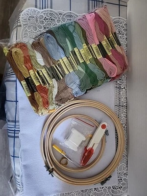 3  Bamboo Embroidery Hoop Vintage Doily Embroidery Floss Bundle Kit Great Lot - Image 1 of 4