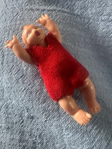 Vintage 1/16th Scale Lundby Dolls House Crying baby - Picture 1 of 3