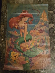 POSTER LAMINATO VINTAGE ORIGINALE WALT DISNEY LA SIRENETTA 35" X 23" - Foto 1 di 7