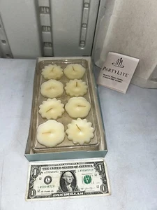 Vintage PartyLite F1011 Vanilla 8 Pieces 1" x 2½" Floater Candles - Picture 1 of 3