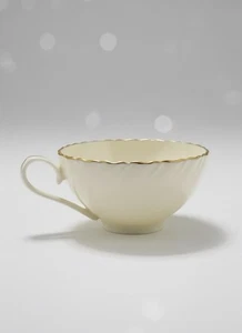 "Tazas de té alto Lennox Laurent taza crema y oro de 2 1/8"" de alto" - Imagen 1 de 5