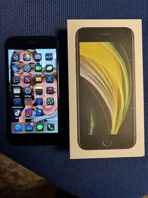 Apple iPhone SE 2020 2nd Generation 64GB Black UNLOCKED  - Image 1 of 4