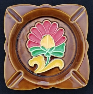 Vtg MCM Large 6.5" Brown Ceramic Floral Mid-Century Ashtray Red Yellow Green - Picture 1 of 6