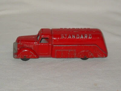 All Original  VINTAGE TOOTSIE TOY STANDARD OIL TANKER TRUCK    Foto 1 de 4