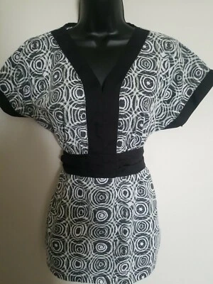 Fresh Scrubs Scrub Top Size Medium Excellent Condition  - Image 1 of 3