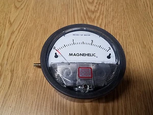 Manómetro diferencial Dwyer Magnehelic serie 2000, rango 0-3 psi - Imagen 1 de 3