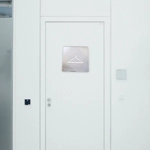 Dressing Room Door Sign - Available in a Range of Colours and Sizes - Picture 1 of 3