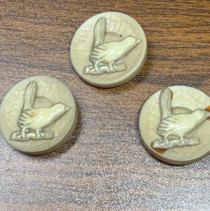 Pájaro 3 botones bronceados con un pájaro bronceado claro en una rama 1 1/4" X 1/4" artesanía - Imagen 1 de 6