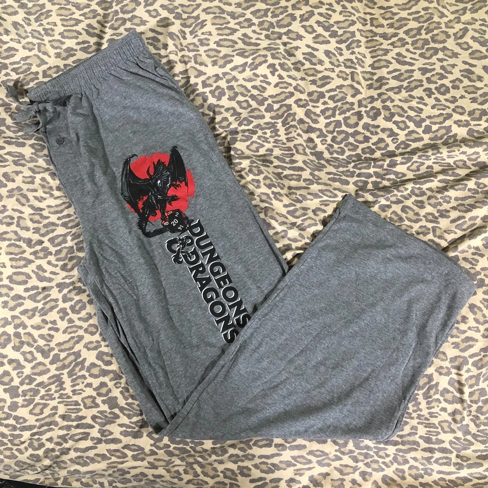 NUEVO Dungeons & Dragons Hombres Talla L Gris Dormir Salón Pantalones Pijama Bolsillos Foto 1 de 4