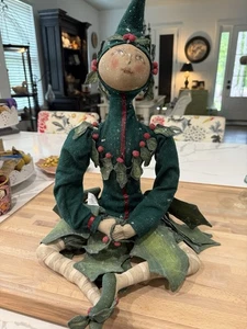 Gathered Traditions Joe Spencer Sprite Holly Flower Volkskunst Puppe Weihnachten - Bild 1 von 10