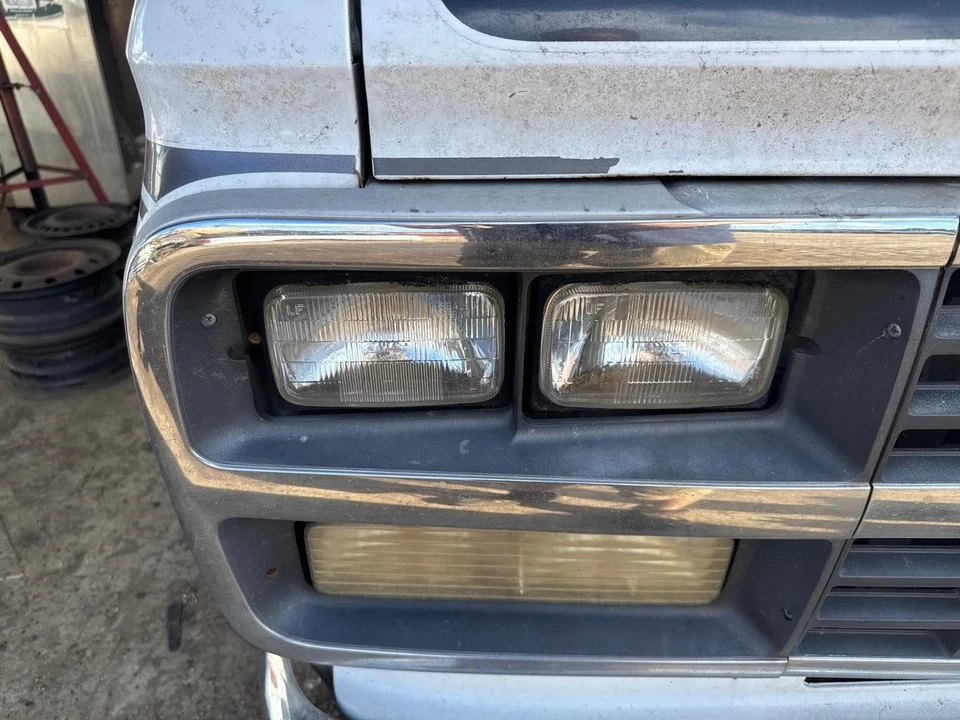 Headlamp Assembly CHEVY VAN 20 SERIES Right 92 93 94 95 - Image 1 of 1