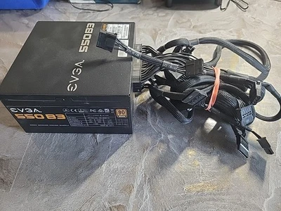 EVGA 550 B3, 80 Plus BRONCE 550W, Fuente de Alimentación Totalmente Modular 220-B3-0550 PROBADA Foto 1 de 4