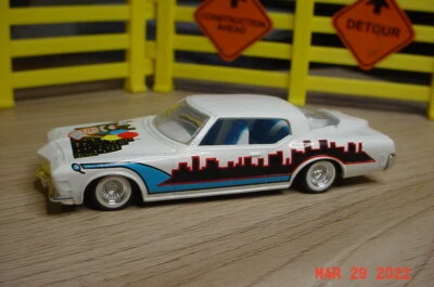 Белый лоурайдер Buick Riviera The Clown Revell 1971 1:64 ac21d - Изображение 1 из 4