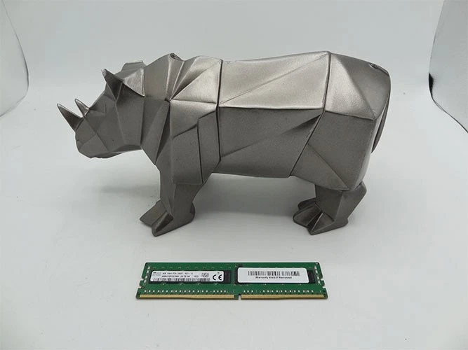 Hynix HMA41GR7AFR4N-UH 8GB PC4-19200 DDR4-2400t-R Registered ECC 288 Memory - Image 1 of 1